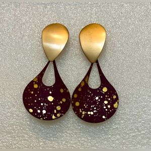 Violet gold splattered hanging teardrop earrings - never used